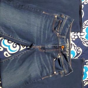 American eagle med dark wash jean size 6 short